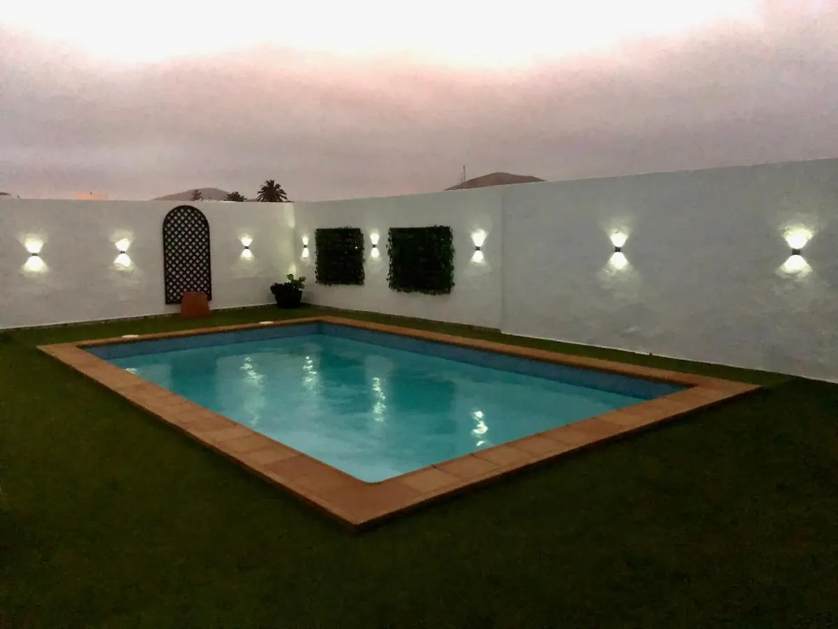 Villa Miriam Тинахо