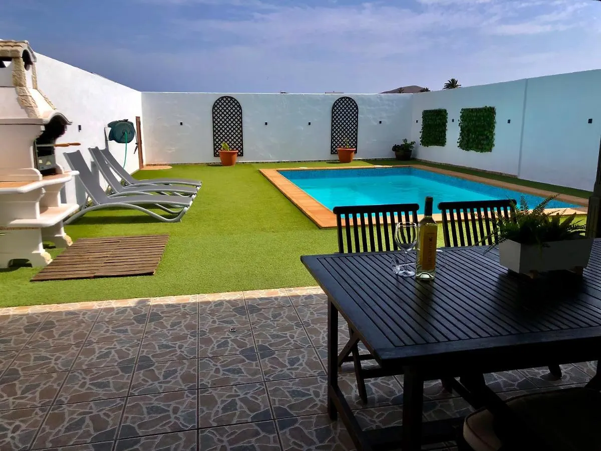 טינאחו Villa Miriam