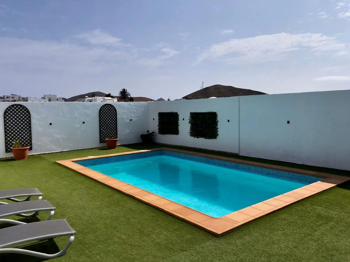 טינאחו Villa Miriam